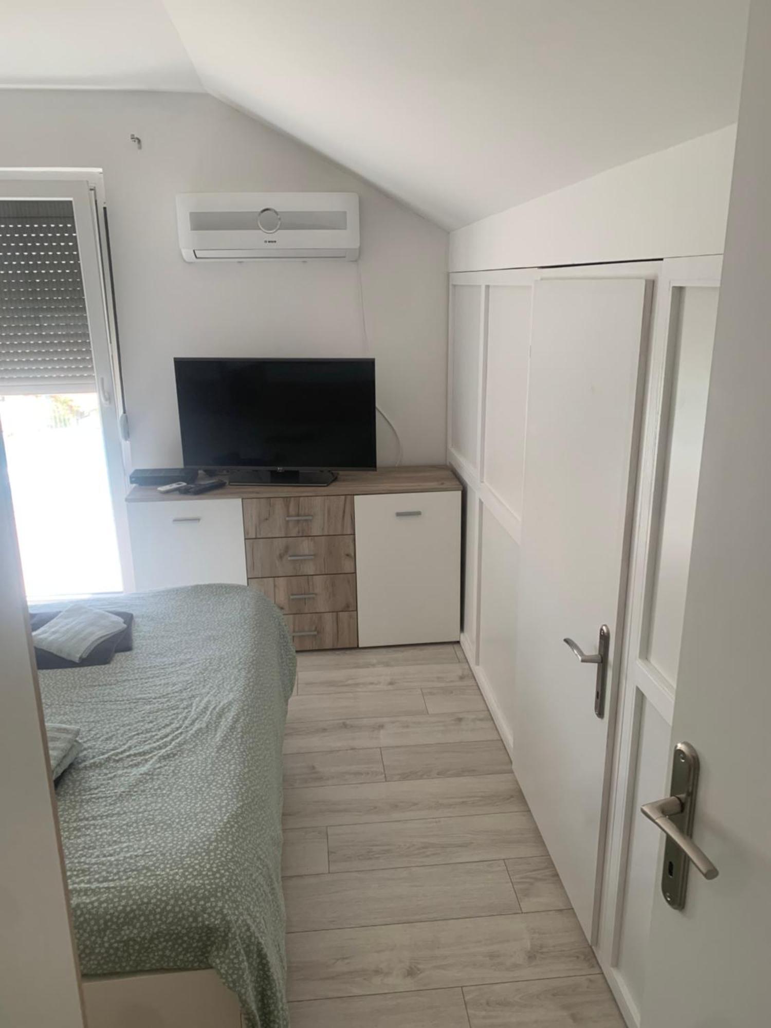 Mika'S Poolhouse Villa Belgrad Dış mekan fotoğraf